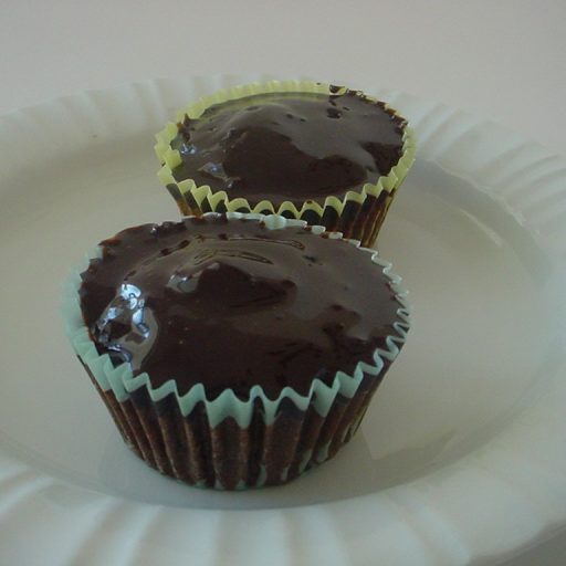 Muffins De Chocolate Con Cubierta De Chocolate