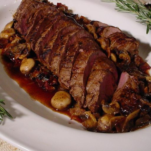 Lomito De Res O Tenderloin Con Tocineta Y Champiñones