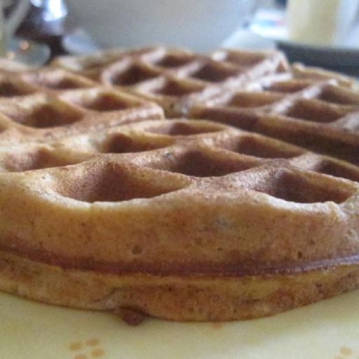 Waffles Con Harina Entera, Canela Y Pasas
