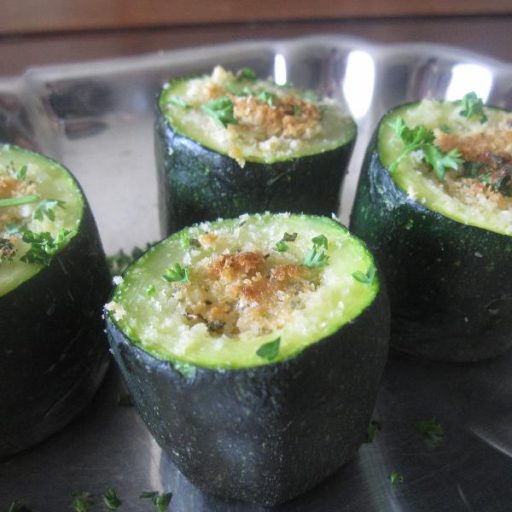 Barrilitos De Zucchini Rellenos Con Queso, Hierbas Y Queso Parmesano