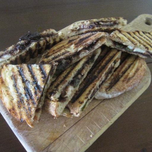 Panini Con Chocolate Y Queso Brie