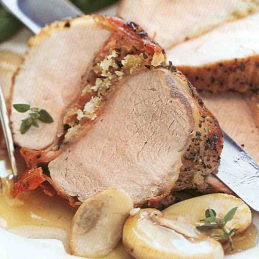 Lomitos Finos O Tenderloin De Cerdo Envueltos En Prosciutto Con Salsa De Champiñones