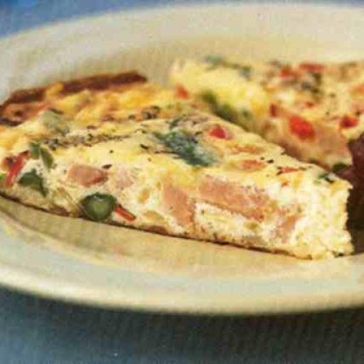 Frittata Italiana Con La Clásica Combinación De Prosciutto Y Espárragos