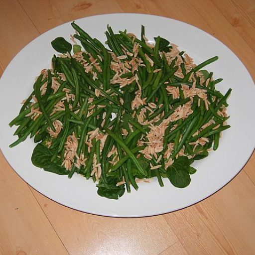 Elegante Ensalada De Espinacas, Habichuelas Y Almendras