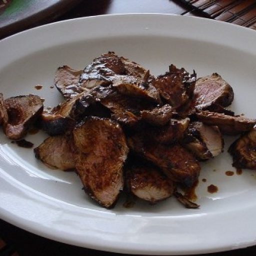 Lomito De Cerdo A La Parrilla, Con Mostaza Y Miel De Caña