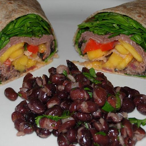 Wrap De Roast Beef Con Pimentones, Cebolla Y Mango