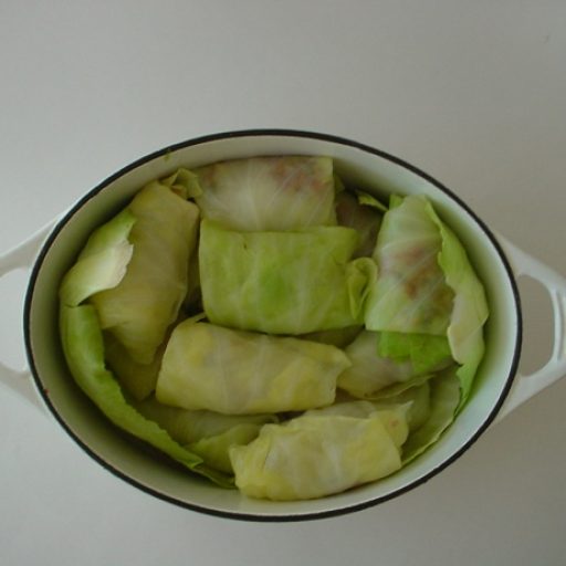 Rollos De Repollo O Col Con Carne Molida, En Salsa Agridulce De Tomates