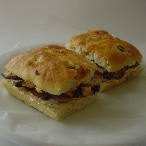 Pequeños Sanduches De Pollo Conservado En Vinagre Balsámico