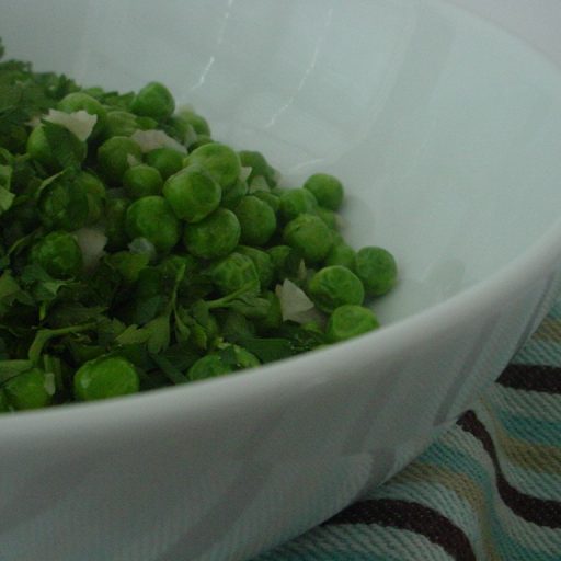 Alverjas Calientes Con Mantequilla Y Perejil