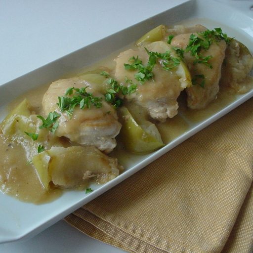 Pollo Y Manzanas En Salsa De Miel Y Mostaza