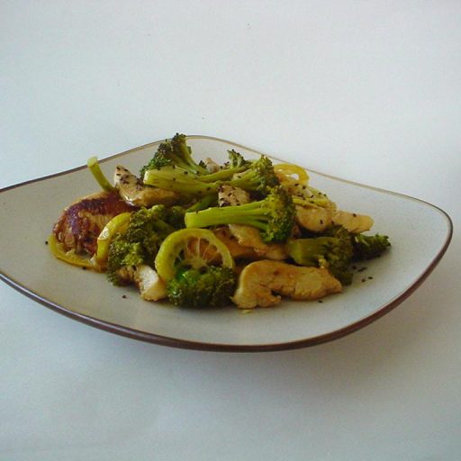 Pollo, Brócoli Y Limón, Una Comida Con Pocas Calorías