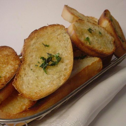 Tostadas Con Albahaca Y Tomillo