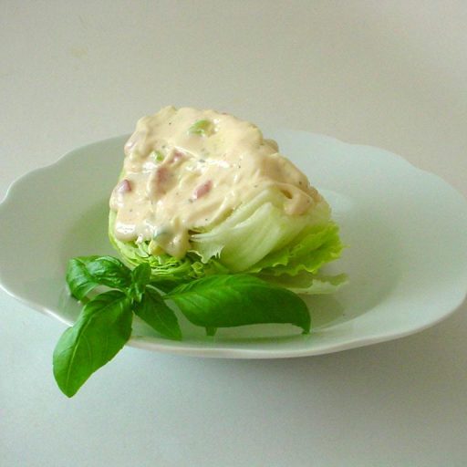 Cascos De Lechuga Iceberg Con Salsa Mil Islas