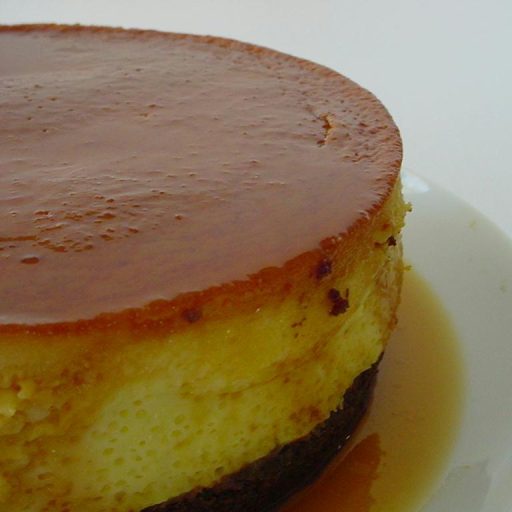 Flan De Leche Sobre Torta De Chocolate