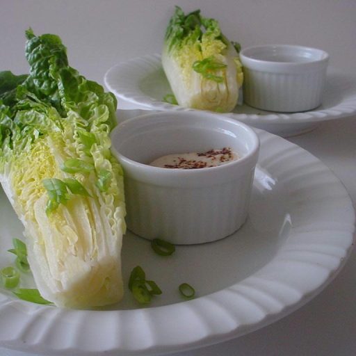 Ensalada De Corazones De Lechuga Romana Con Salsa Cremosa