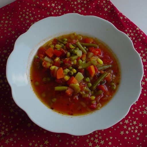 Una Buena Cantidad De Sopa De Vegetales