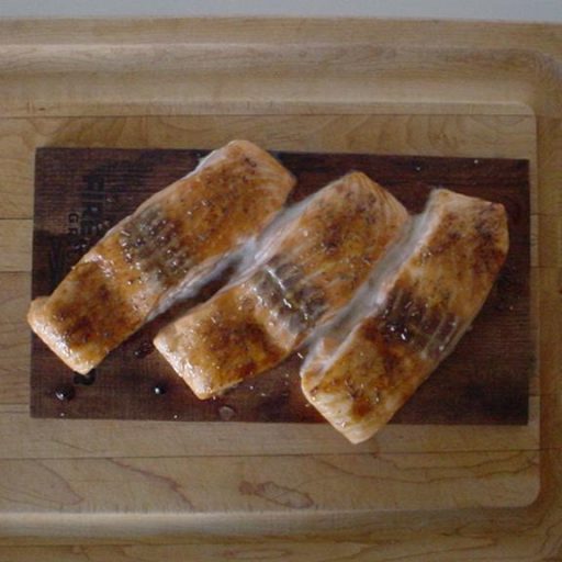 Salmon Asado Sobre Tablón De Cedro
