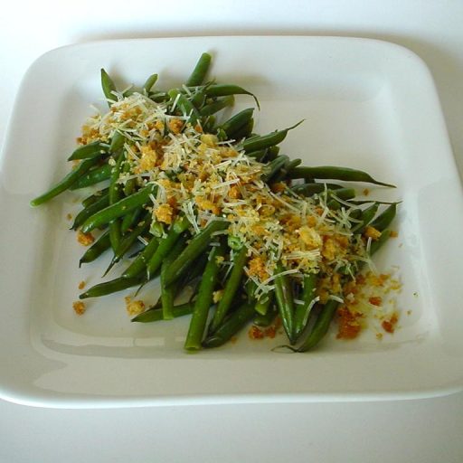 Habichuelas Con Vinagreta, Migas De Pan Y Queso