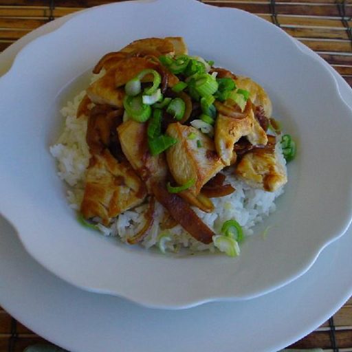 Pechugas De Pollo Con Jengibre Y Cebolla En Salsa De Soya